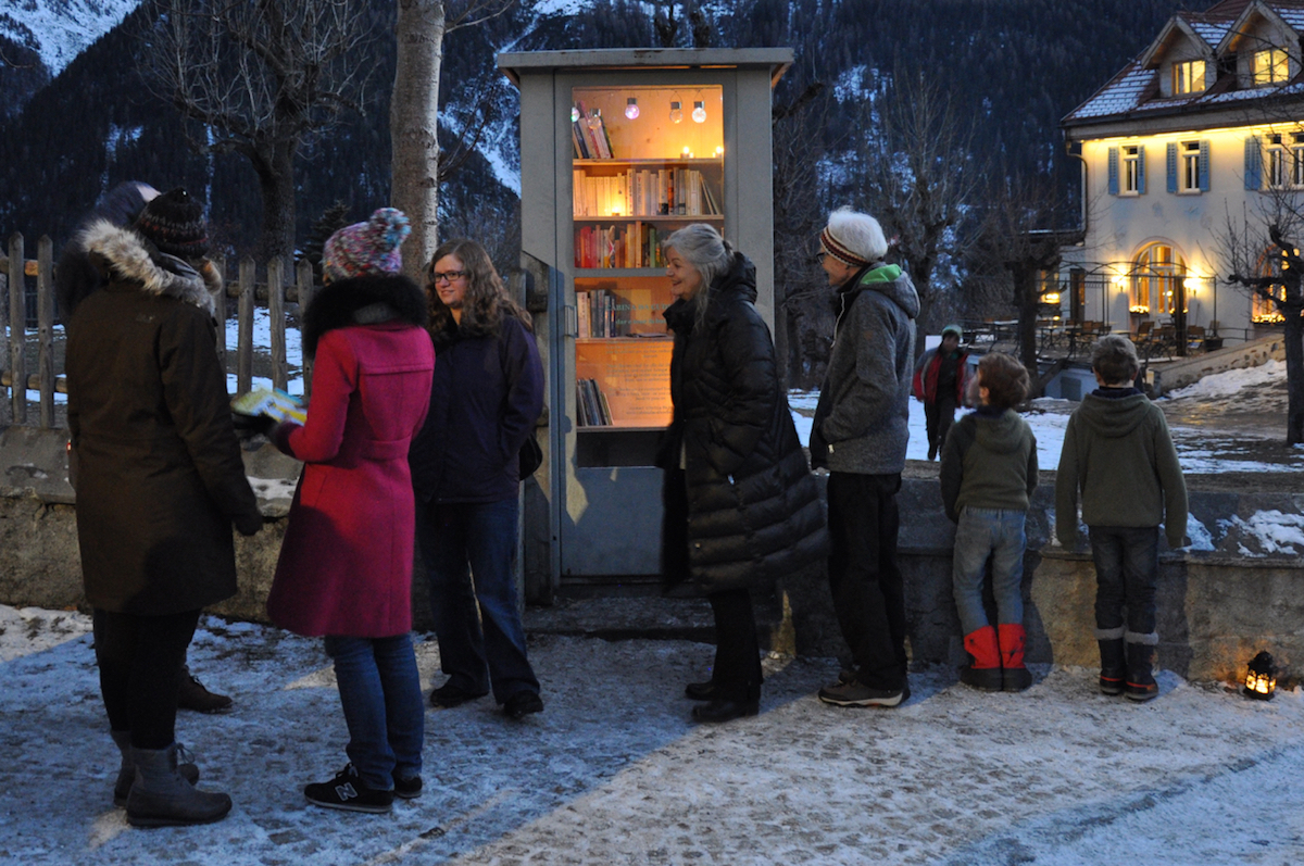 The Cabina at night